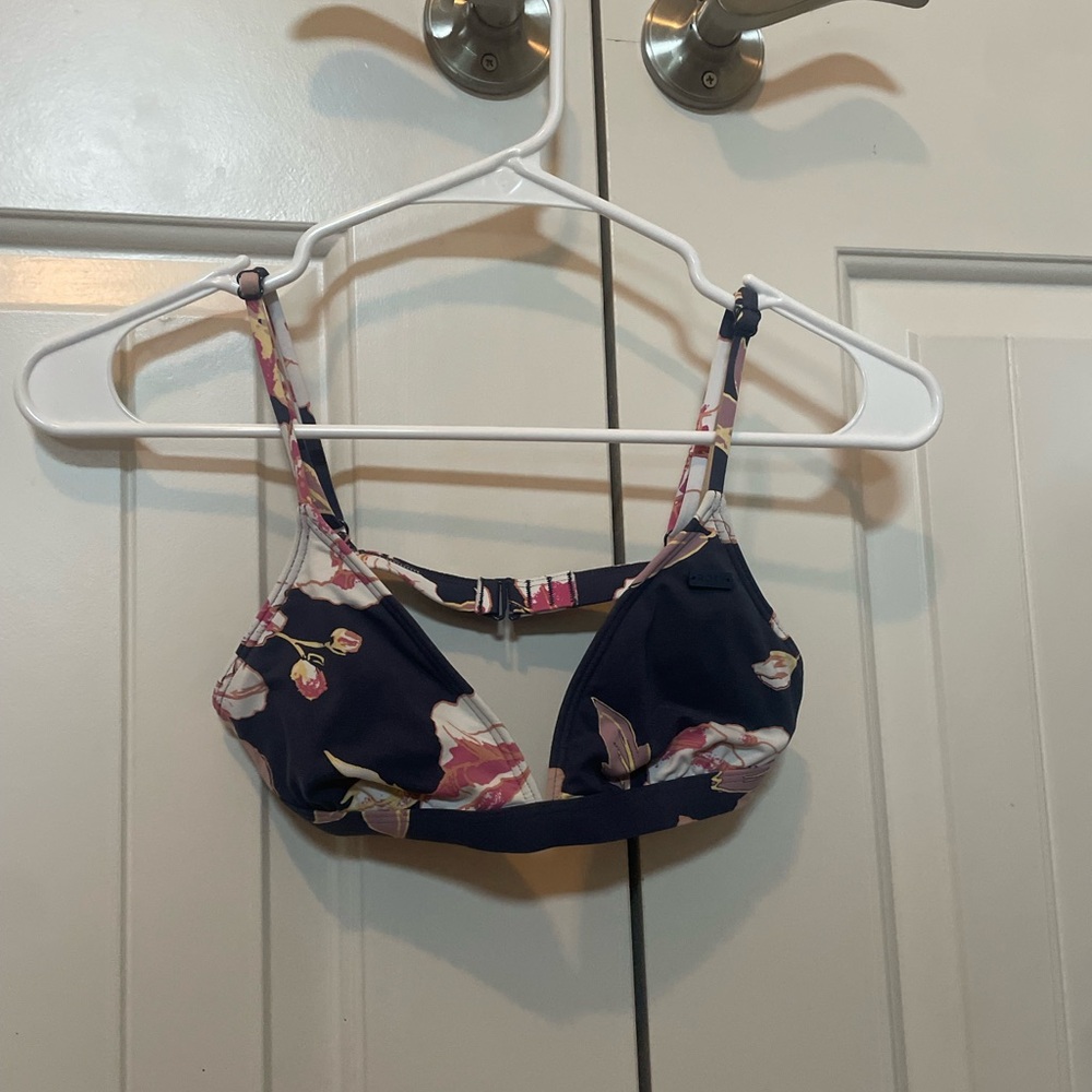 Swimsuit top from tillys! Size xs!!